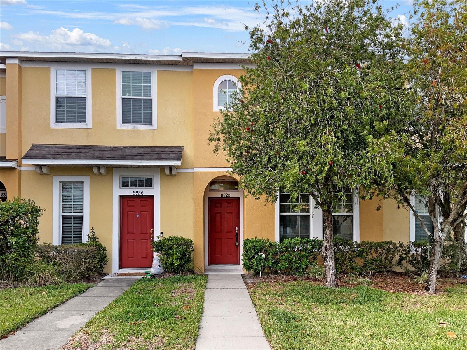 Exterior view of a two-story townhouse in the Oak Creek community, Riverview FL.