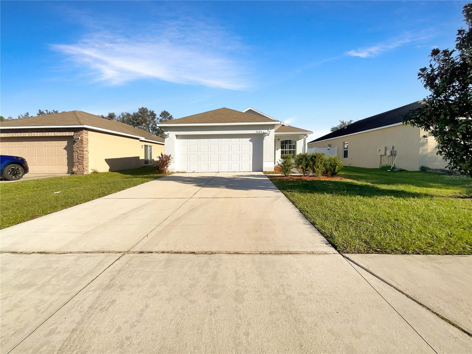 Front exterior of a single-family home in Palmetto, Florida built in 2010.