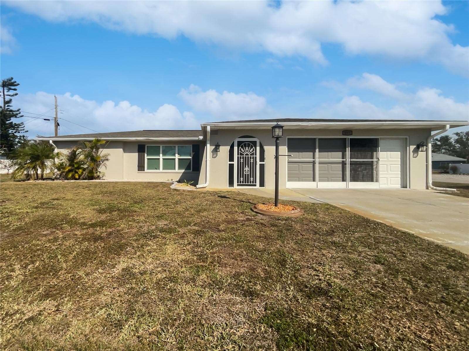 Front exterior of a single-family home in Venice, Florida with a spacious lot