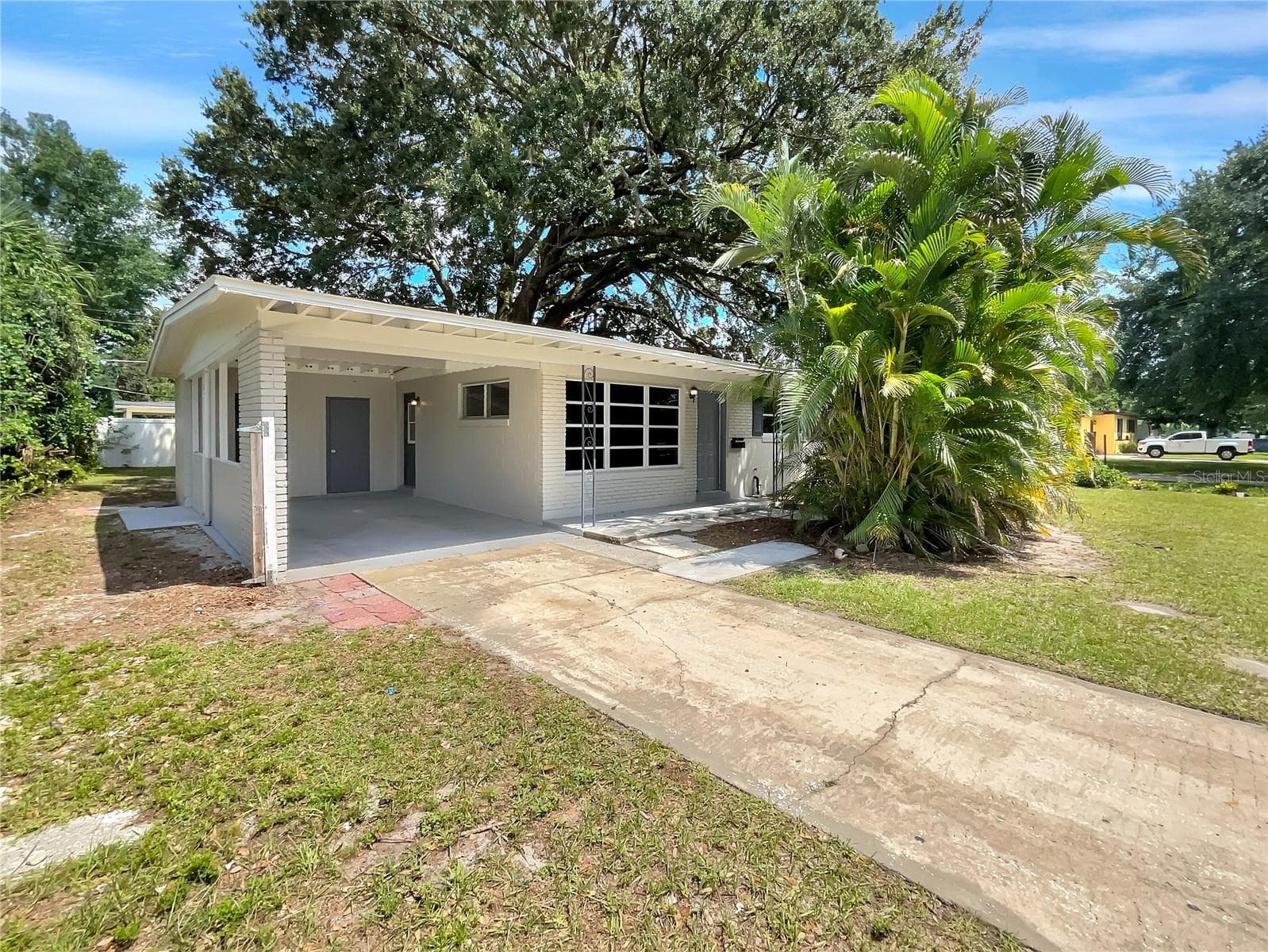 Photo of 619 SAINT LUCIE LN