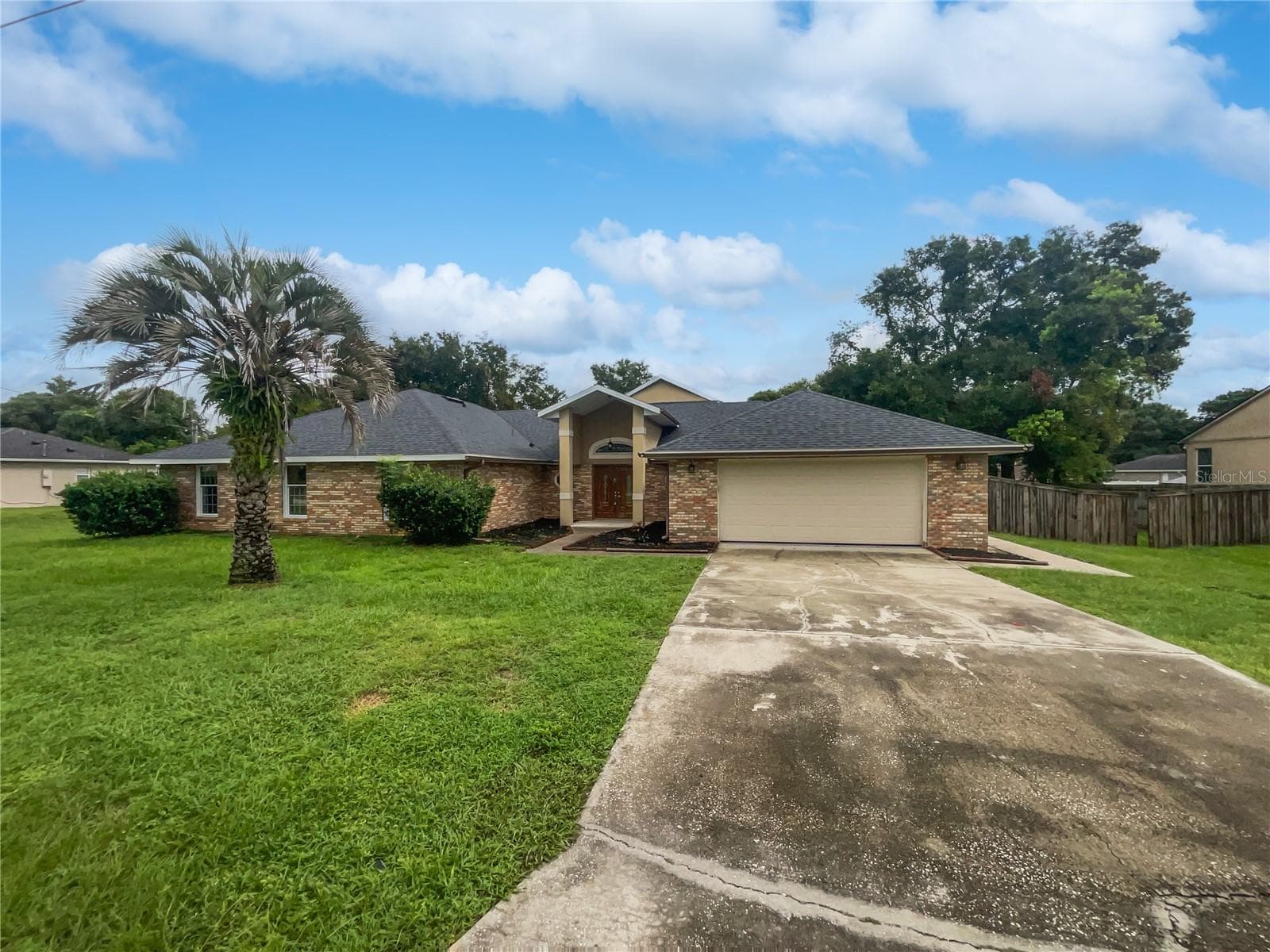 Front exterior view of a single-family home in Deltona, Florida on a large lot.