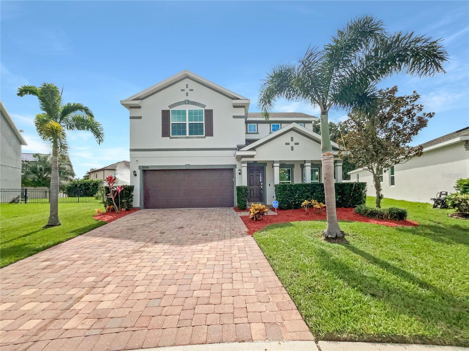 Front exterior view of a two-story single-family home in Winter Garden, Florida.