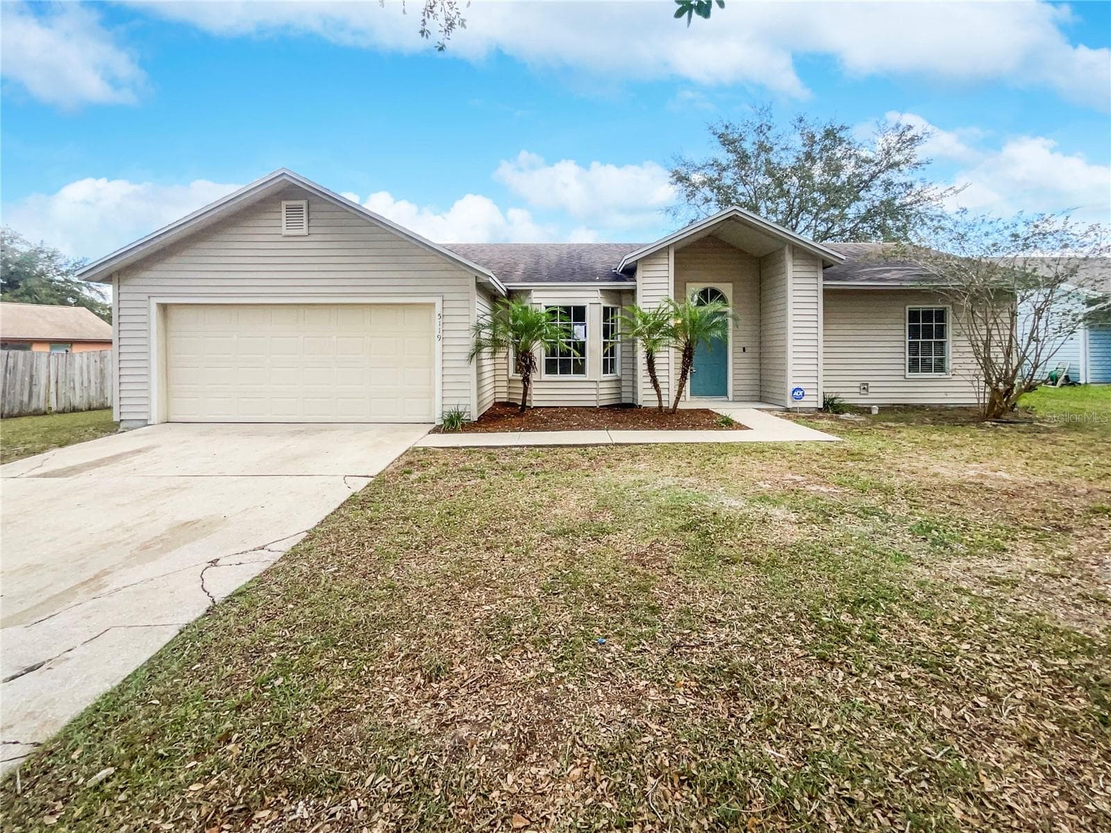 Front exterior view of a single-family home in Ocoee Florida's Sawmill subdivision.