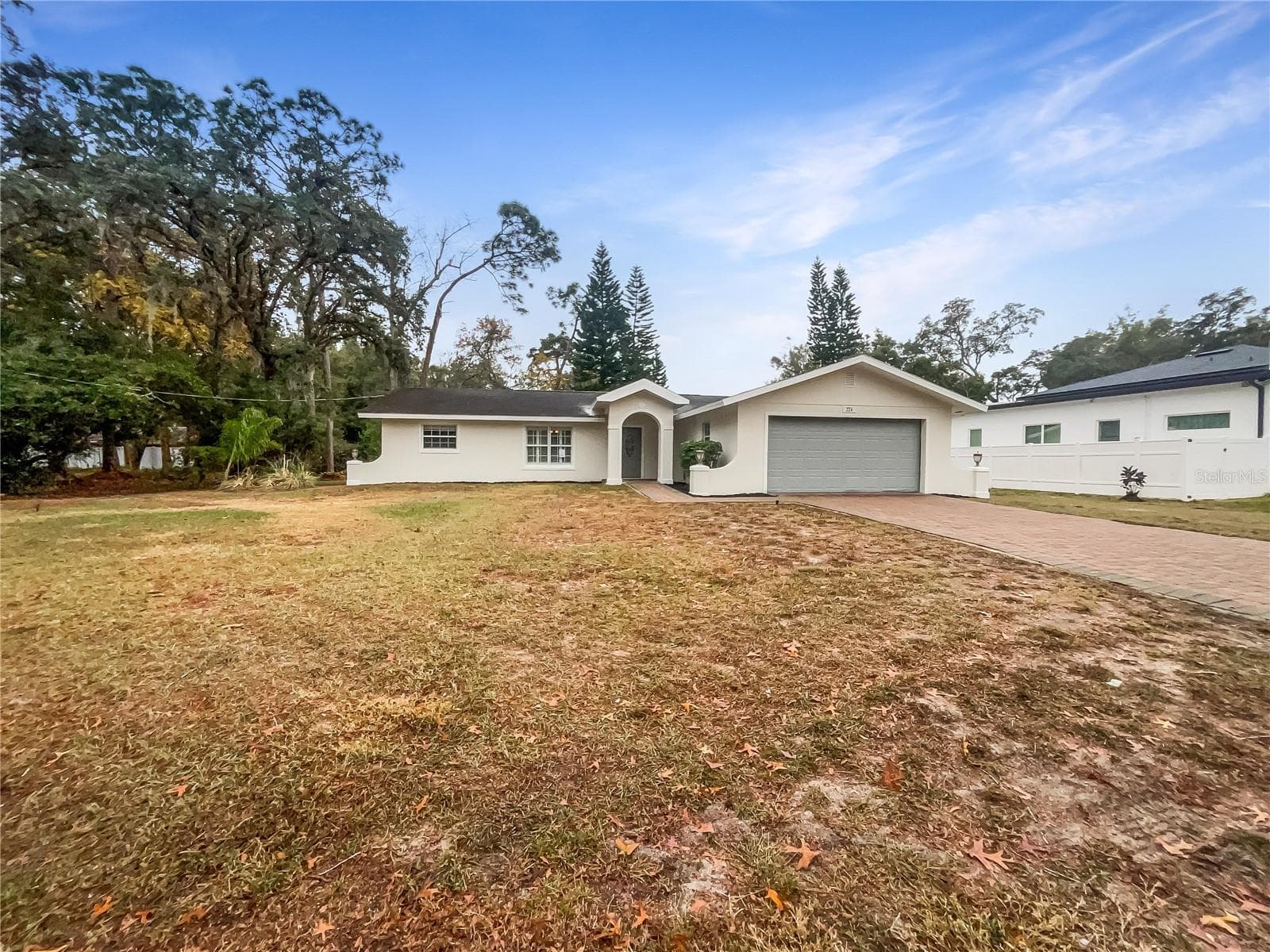 Front exterior view of a single-family home in Altamonte Springs, Florida.