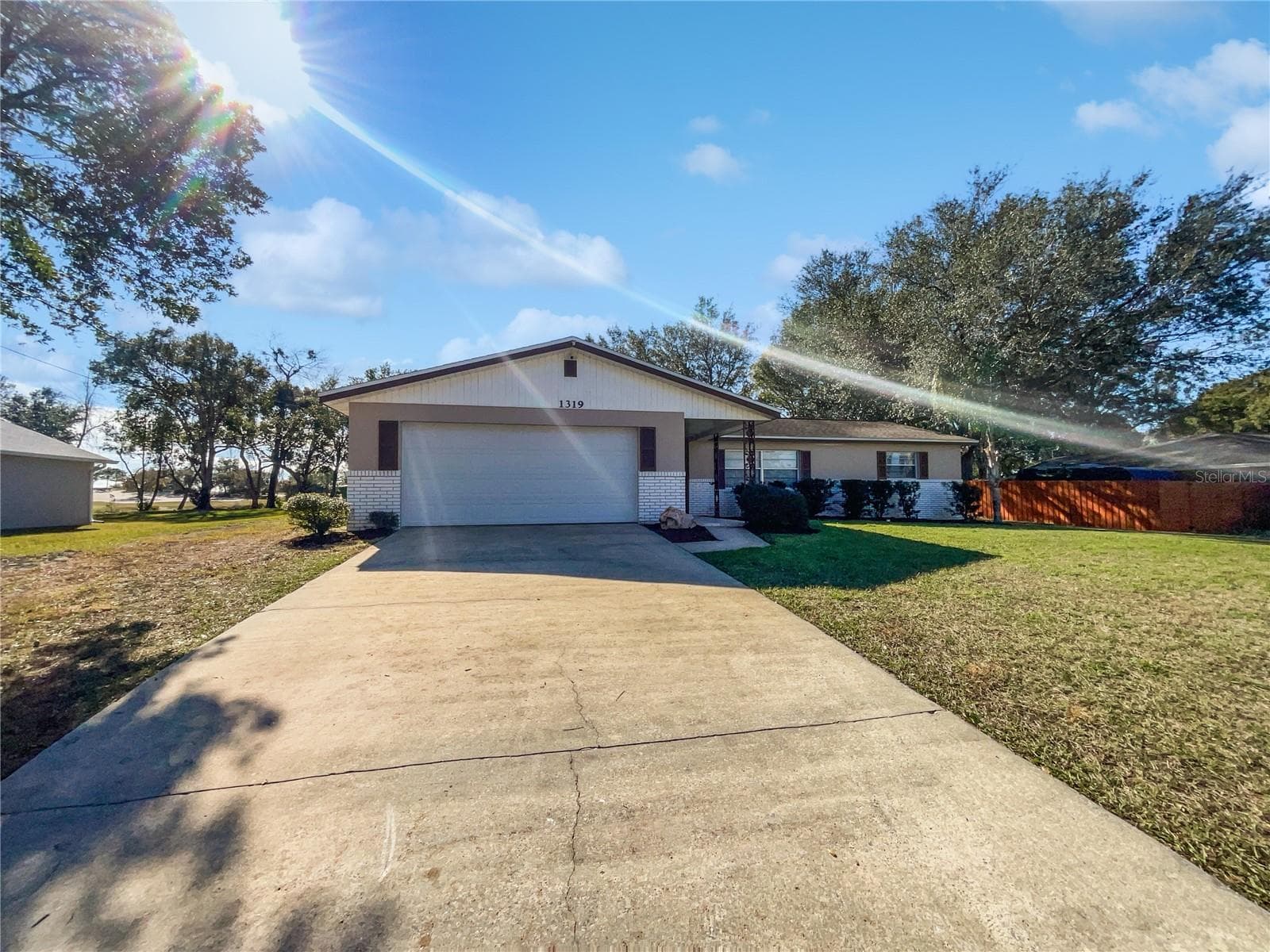 Front exterior view of a single-family home in Deltona Lakes, Florida.